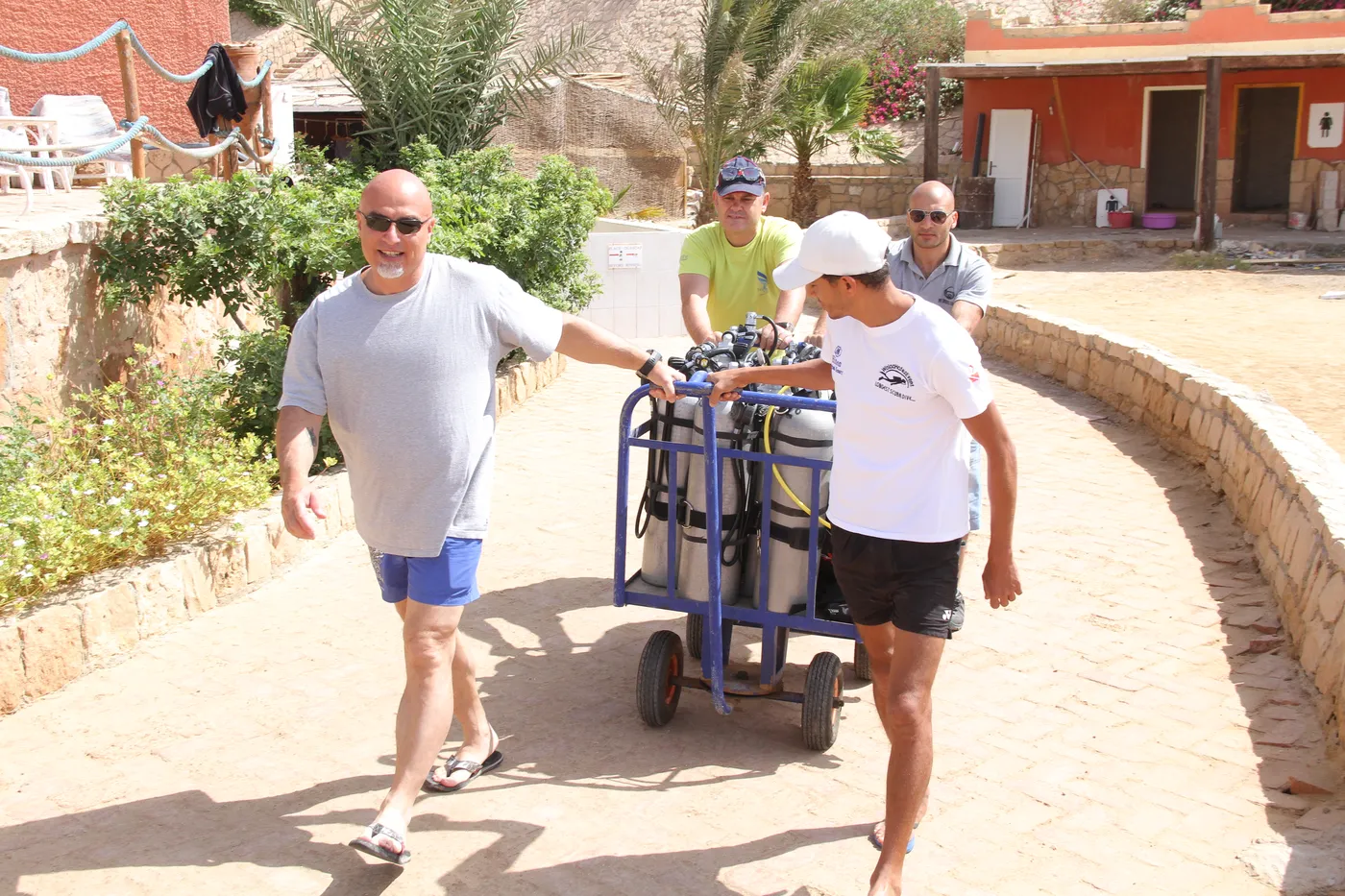 Guinness World Record 2015 a Sharm El Naga: arrivo e preparativi dello staff Top One Diving (foto 3)